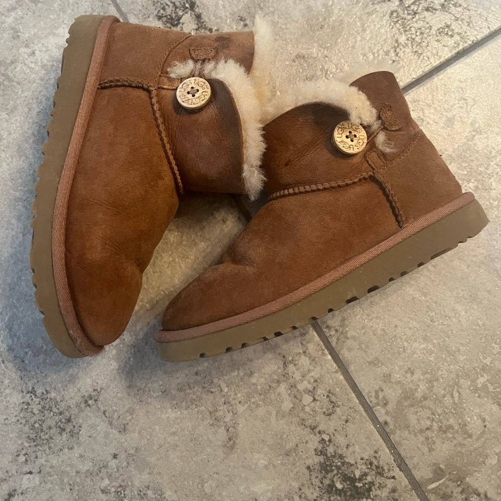 Girls UGGS size 2